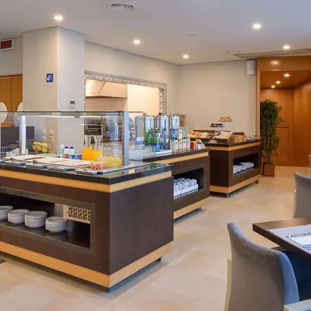 Hotel Tryp By Wyndham Centro 3*